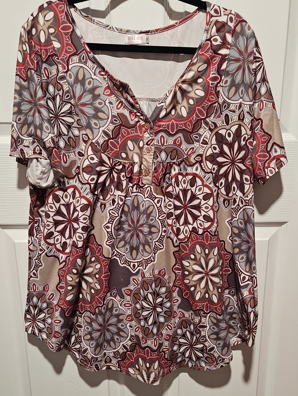 Medallion Print Short Sleeve Top in Red, Tan, Gray